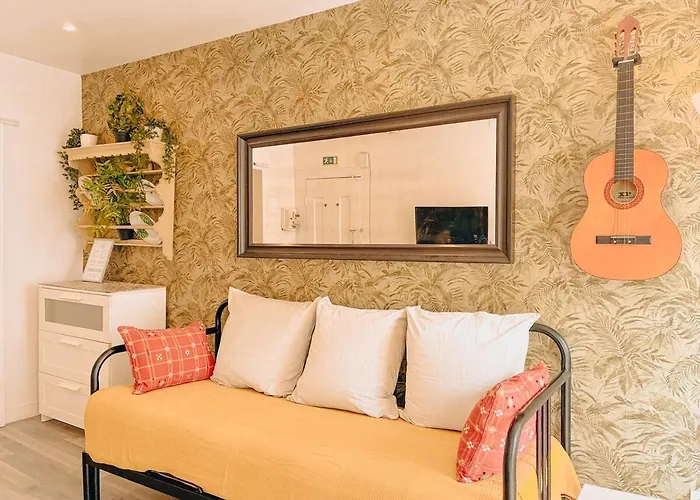 Charming Local Flat Near Sao Bento Palace * Lisboa