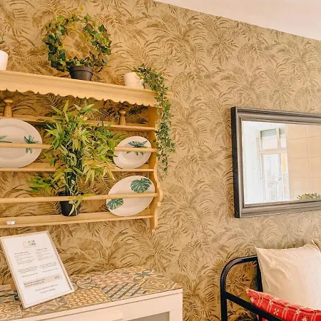 Апартаменты Charming Local Flat Near Sao Bento Palace