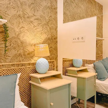 Апартаменты Charming Local Flat Near Sao Bento Palace