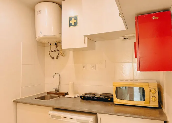 Charming Local Flat Near Sao Bento Palace Лиссабон