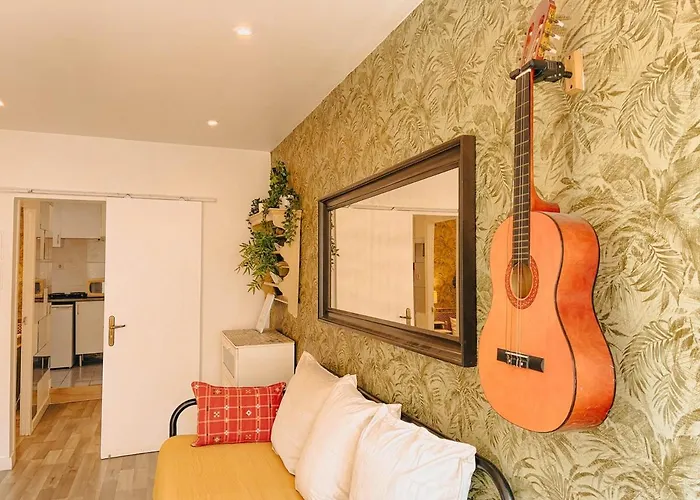 Charming Local Flat Near Sao Bento Palace * Лиссабон