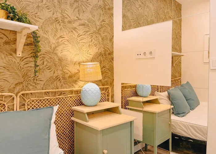 Апартаменты Charming Local Flat Near Sao Bento Palace