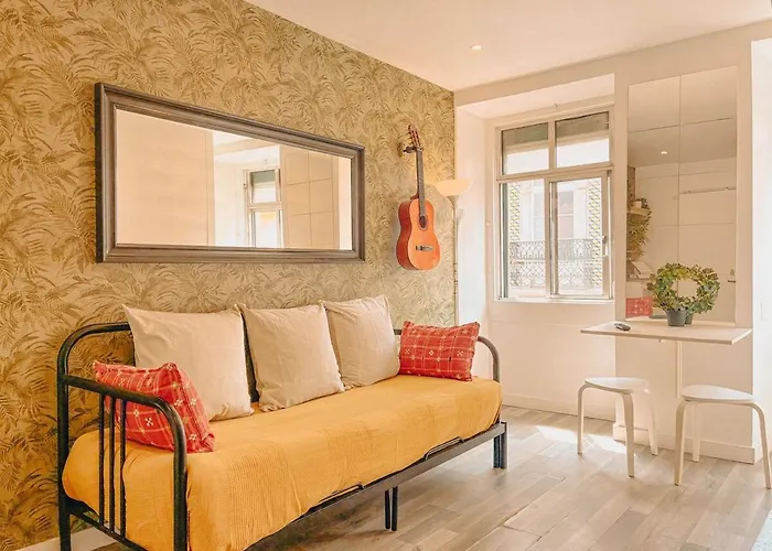 Charming Local Flat Near Sao Bento Palace Лиссабон