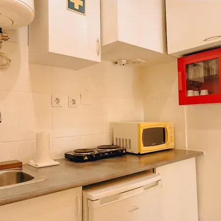 Charming Local Flat Near Sao Bento Palace Appartement Lissabon